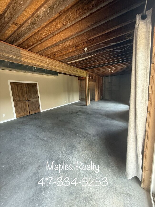 Building Photo - 70 Redwood Ln