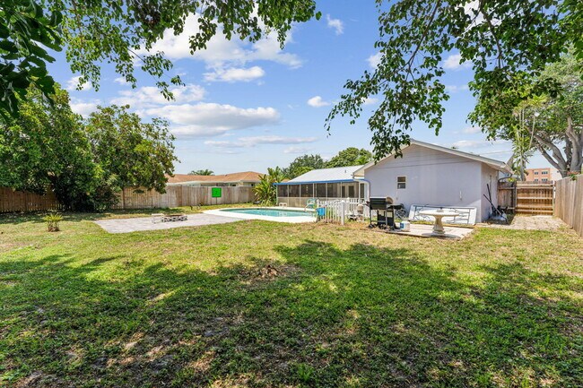 Building Photo - 4194 Honeysuckle Ave