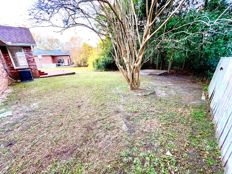 Building Photo - 2401 Clematis Trl