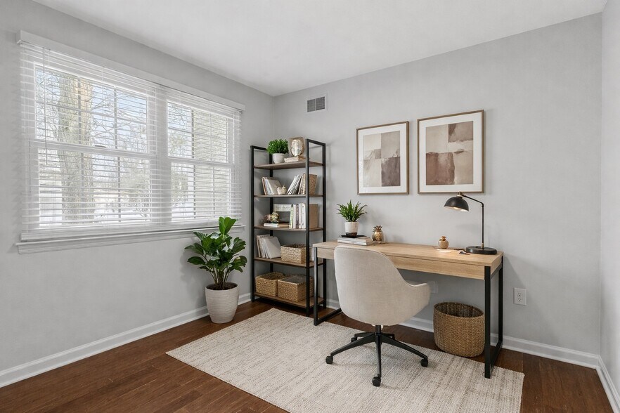 Building Photo - 56 Maple Ln