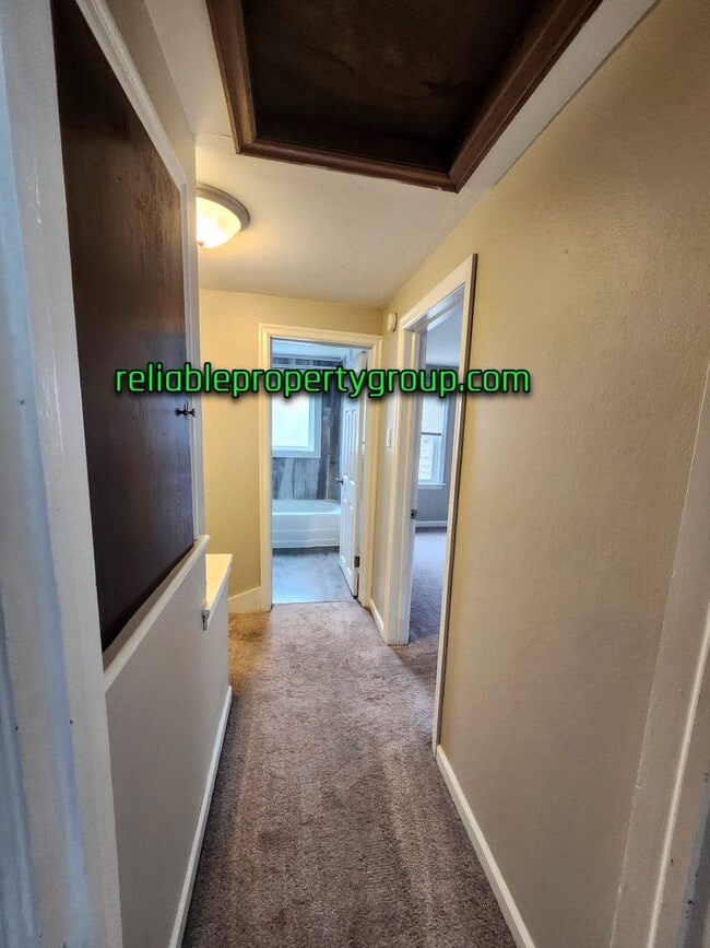Building Photo - New Listing in Fort Wayne
