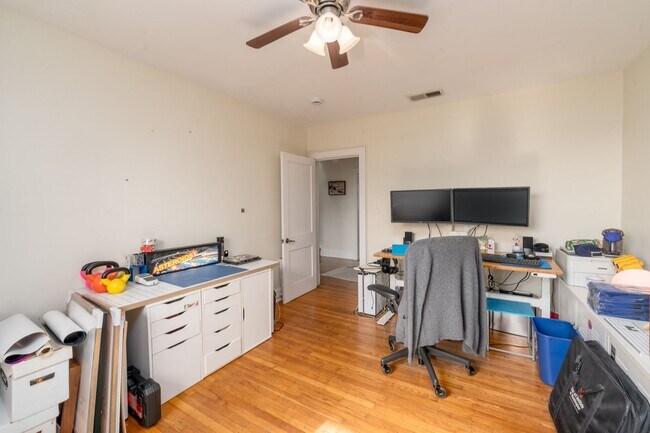 Building Photo - Oakenshawe 5-Bedroom, 2-Bathroom Home Close to Johns Hopkins