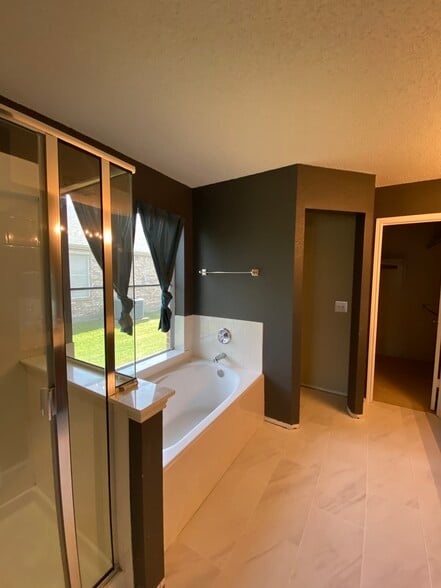 Building Photo - 1510 Shady Shores Dr