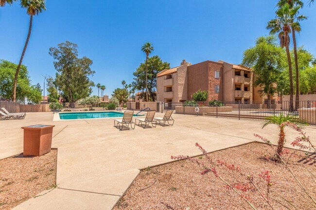 Building Photo - BEAUTIFUL AND SPACIOUS 1ST FLOOR MESA CONDO!