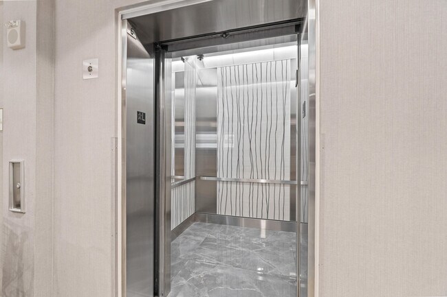 Building Photo - 701 S Olive Ave