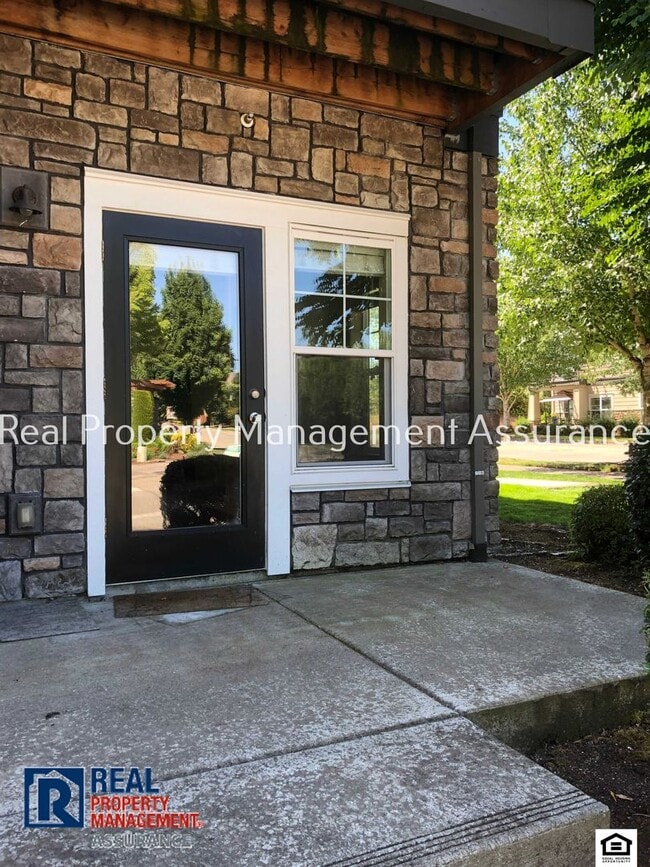 Building Photo - 10651 NE Red Wing Way