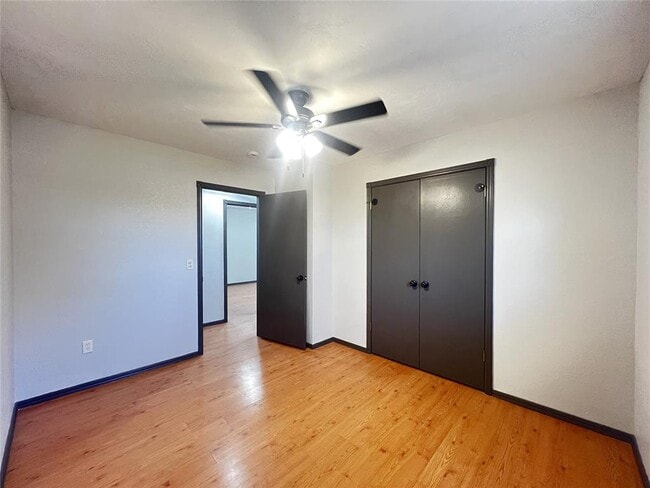 Building Photo - 819 Crystal Ln