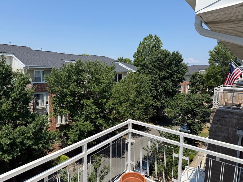 Building Photo - 635 Raphael Pl