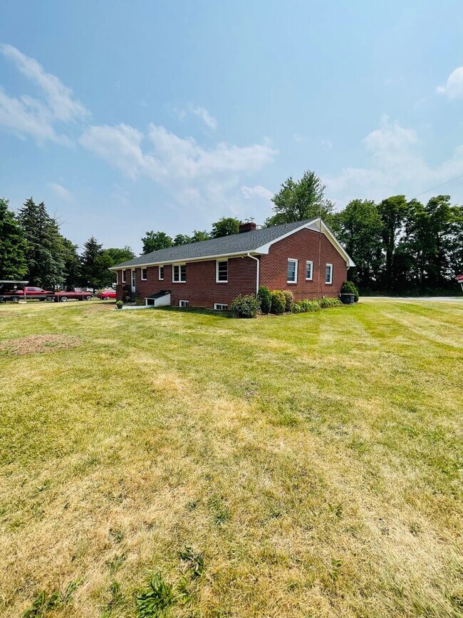 Building Photo - Home for Rent in Dayton