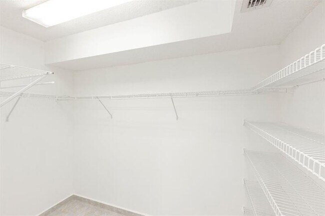 Building Photo - 1000 SW 125th Ave
