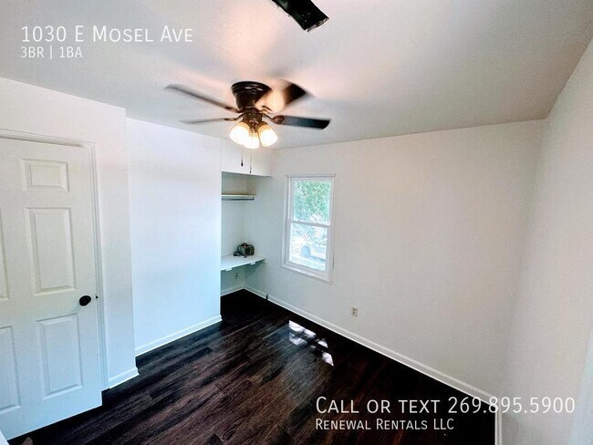 Building Photo - 1030 E Mosel Ave