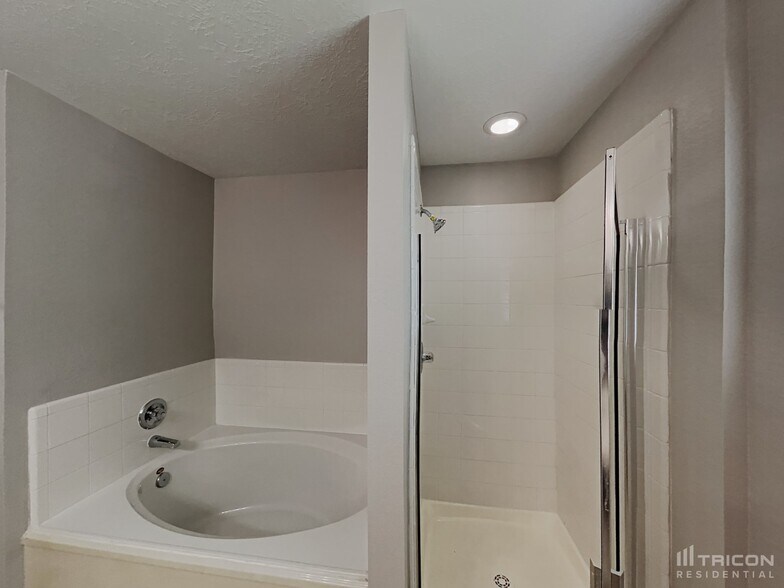 Building Photo - 6811 Rustic Pecan Ln