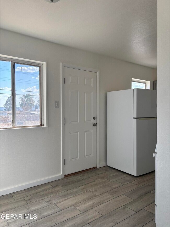 Building Photo - 6138 Taos Dr