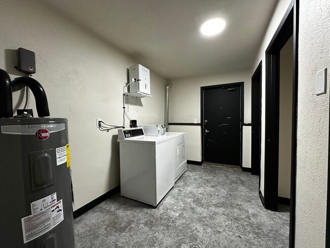 Building Photo - Regal Landing ||