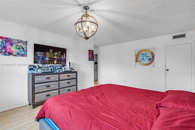 Building Photo - 6100 S Falls Cir Dr