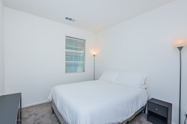 Building Photo - Modern Oceanside Townhome with Resort-Style Amenities