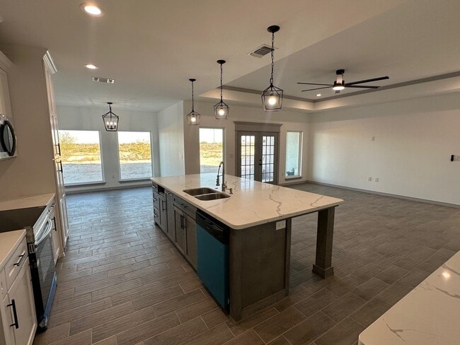 Building Photo - 609 Enchanted Way