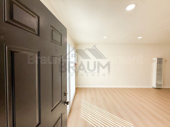 Building Photo - 7339 Woodman Ave