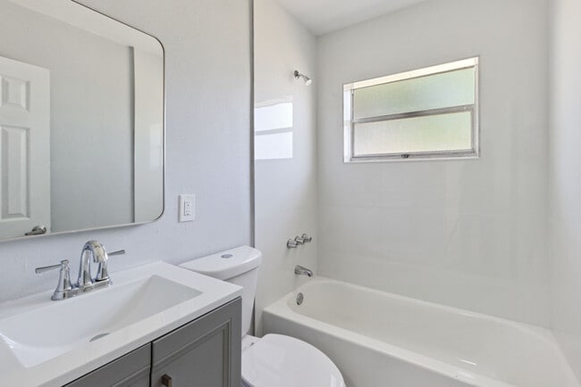 Building Photo - 2525 Forest Dr