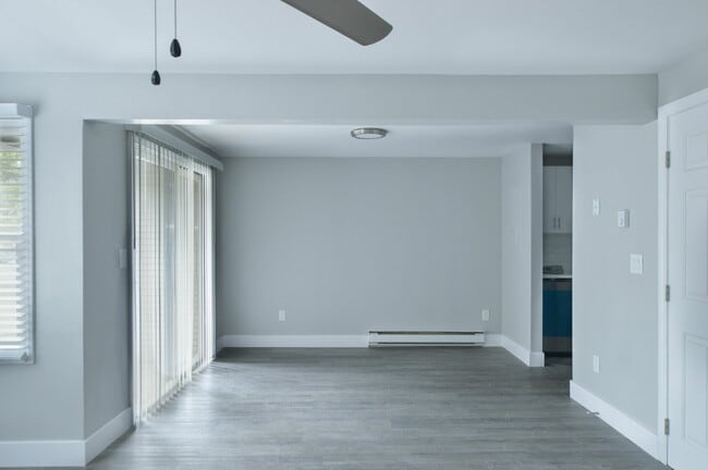 Building Photo - 1049 Pleasant St