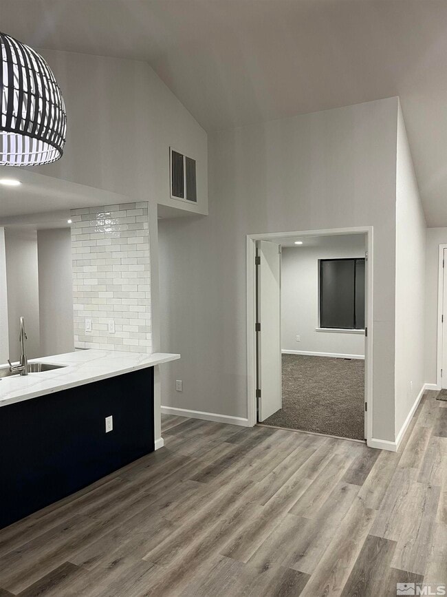 Building Photo - 6900 Sunkist Dr