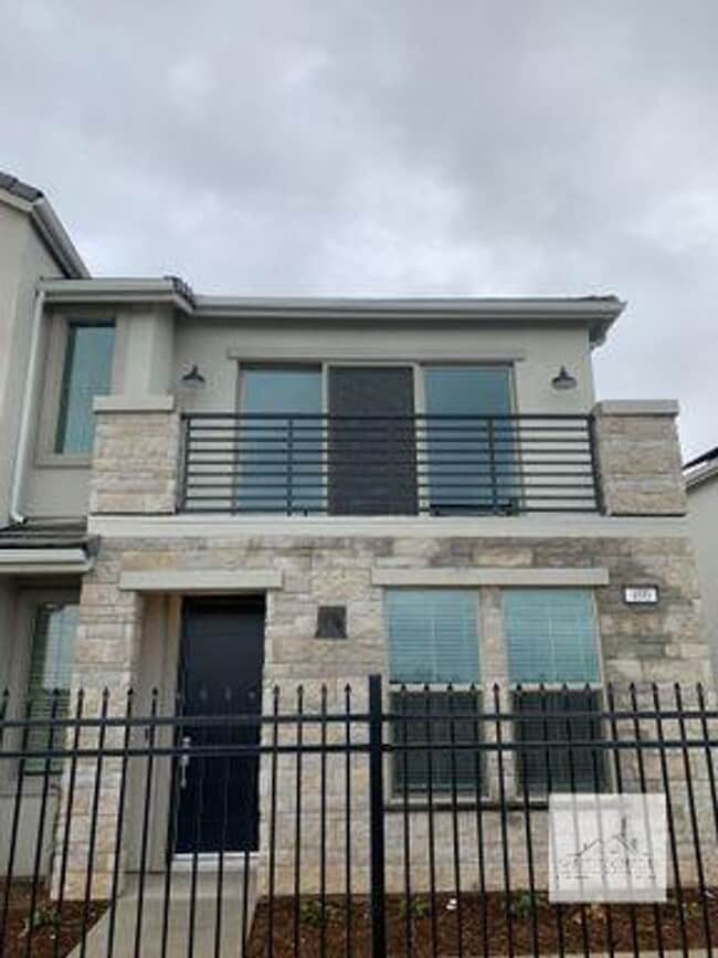 Building Photo - 490 W Mahogany Ln