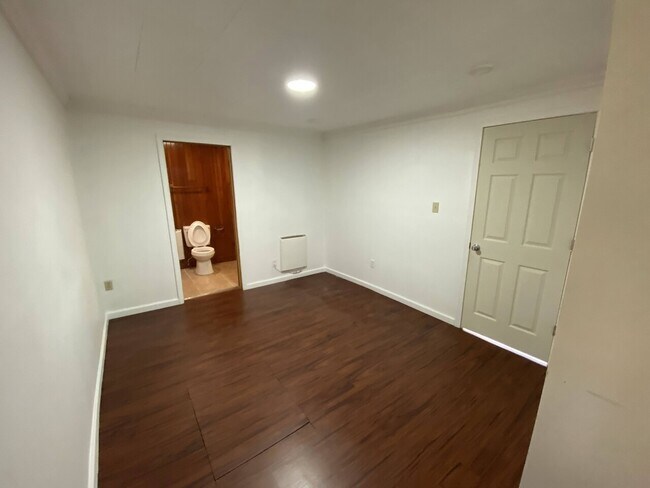 Building Photo - Chestnut Grove Village 17, 18, 19