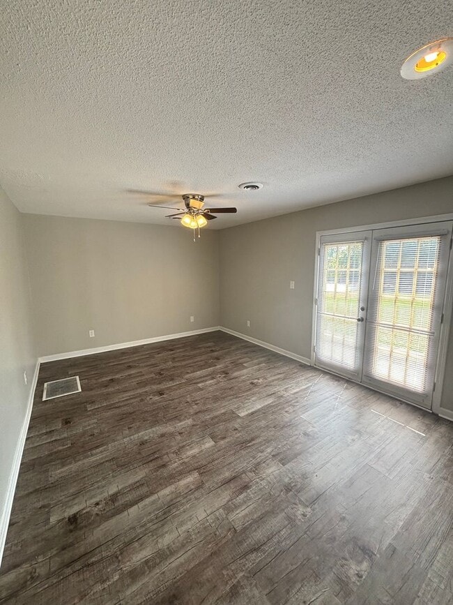 Building Photo - 1837 Lively Rd