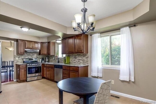 Building Photo - 2508 Coral Dr