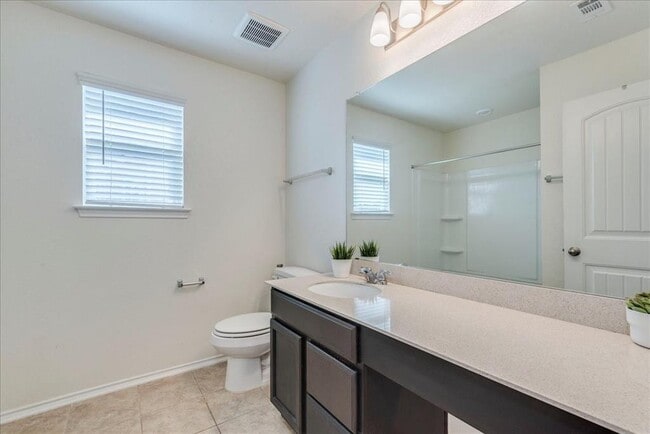 Building Photo - 815 Sandhill Branch Dr