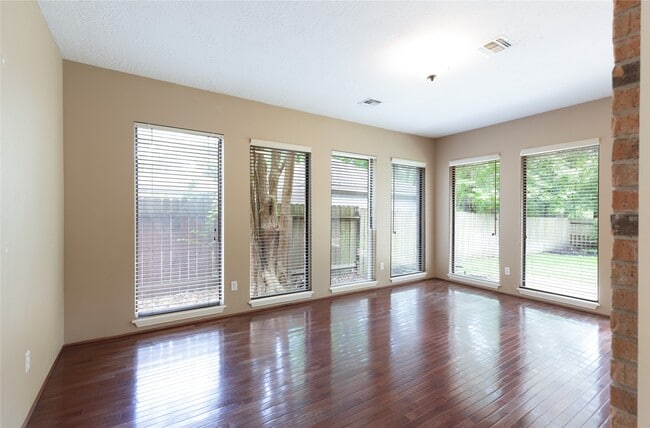 Building Photo - 9 Mallard Glen Pl