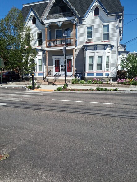 Building Photo - 33 Kinsley St