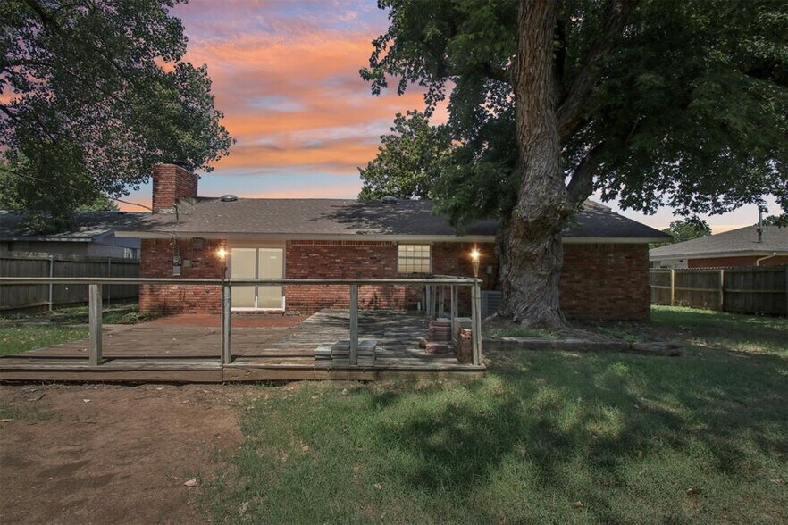 Building Photo - 1428 Aladdin St