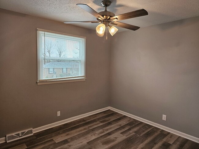 Building Photo - Coming SOON! 4 Bedroom with 2 living rooms! 1.5 Bath near Dover Rd!