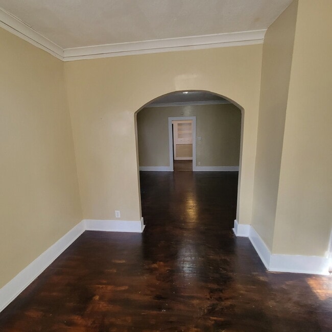 Building Photo - Near West / Bike to Downtown