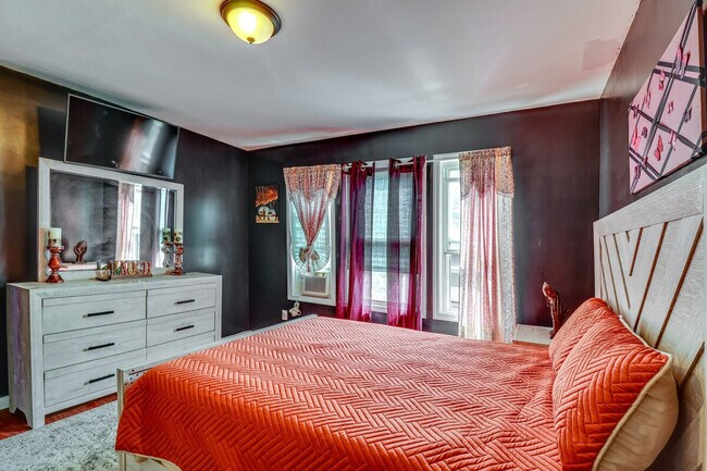 Building Photo - 787 S 13th St