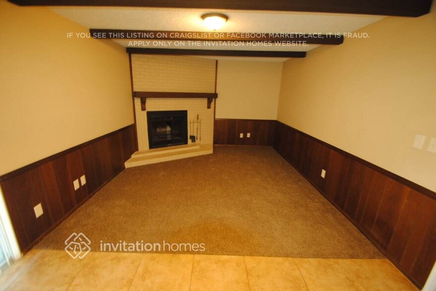 Building Photo - 2463 E Fairbrook St