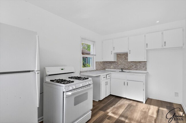 Building Photo - 20259 Oakfield Ave