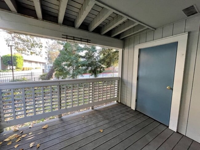 Building Photo - Wonderful lower level Condo with Laminate ...