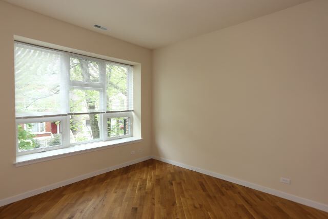 Building Photo - 900 N Fairfield Ave
