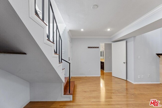 Building Photo - 5325 Newcastle Ave