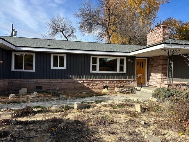 Building Photo - 1835 Broadmoor Dr