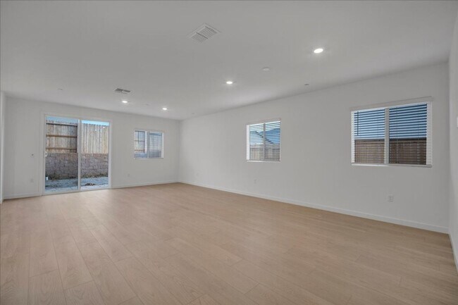 Building Photo - 12658 Rosefinch Wy