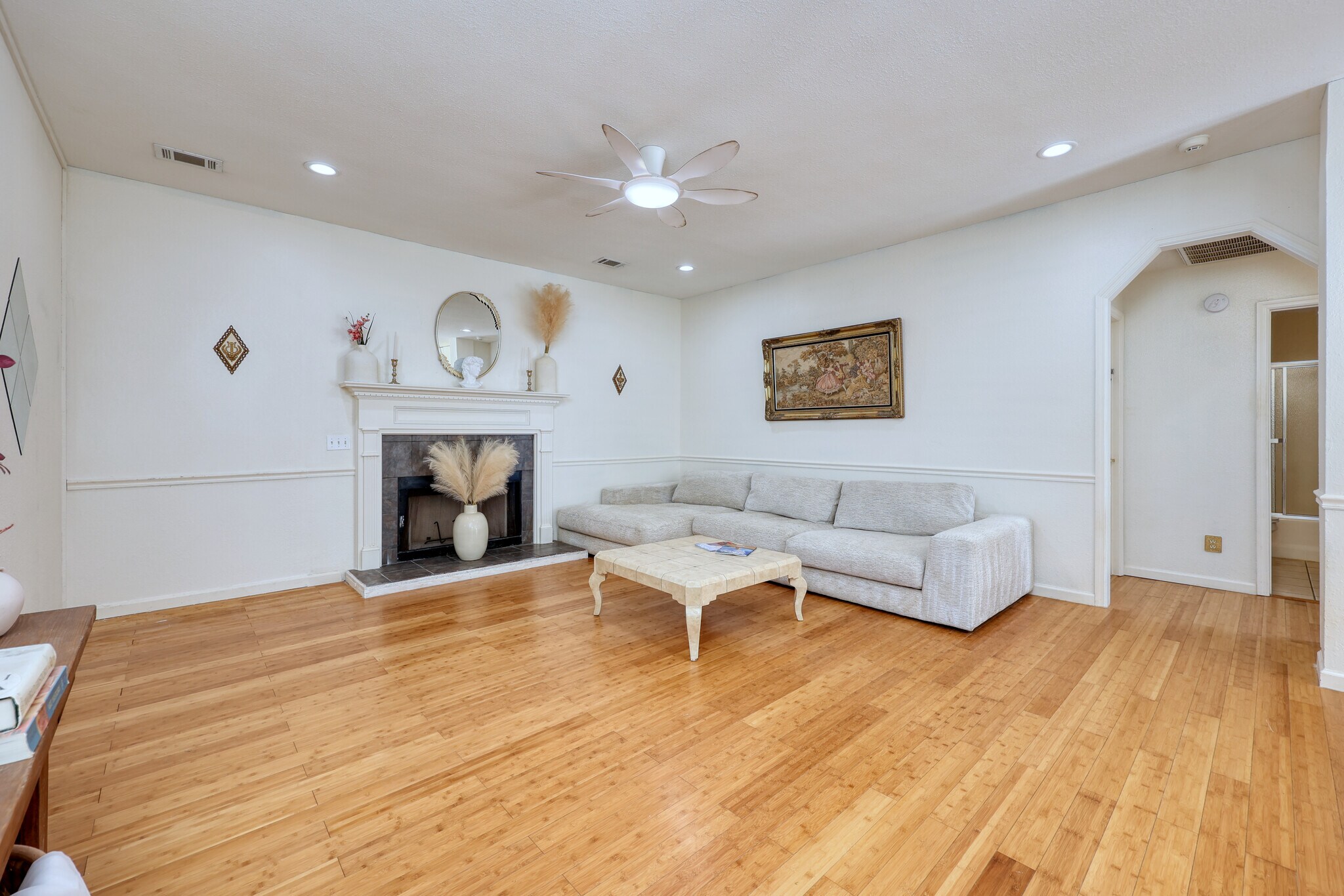 Building Photo - 1335 Maplebrook Dr