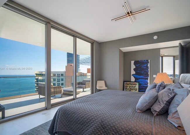 Building Photo - 18975 Collins Ave