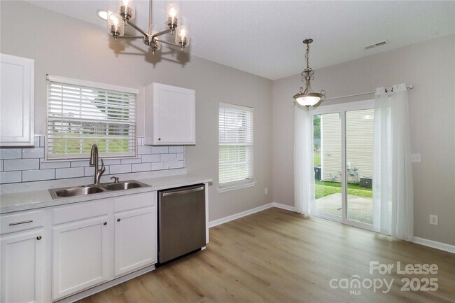 Building Photo - 915 Harbour View Cove NE