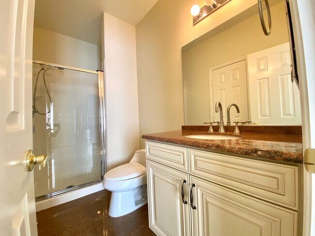 Building Photo - Great location house in Green Valley