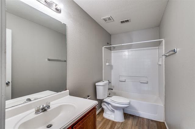 Building Photo - 732 River Garden Dr
