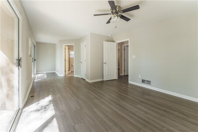 Building Photo - 5580 Williams Shores Dr