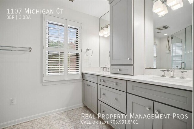 Building Photo - 1107 Michigan Ct